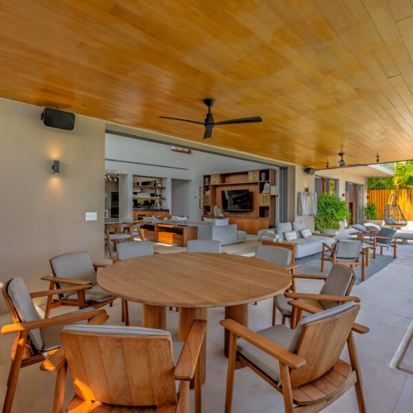 Terrace dining table