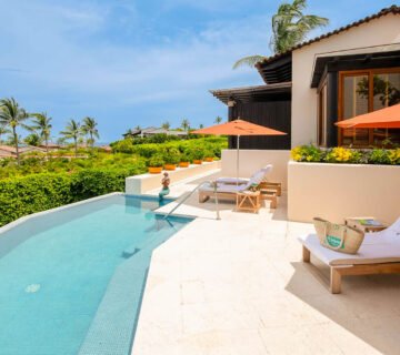 MX Ocean View Villa with Old School Four Seasons Charm Tripwix MX0486 0010 360x320